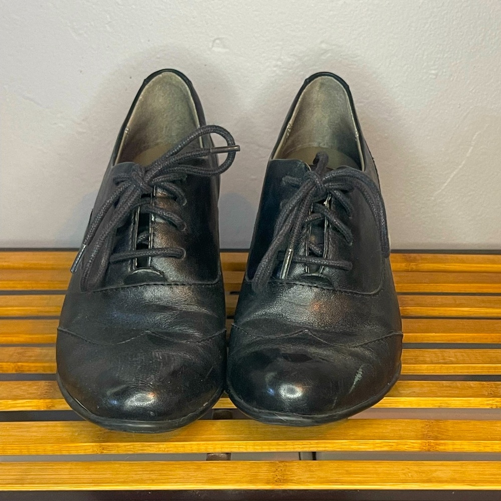 LIGHTLY WORN vintage style heeled oxfords
